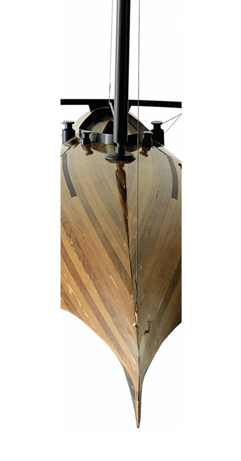 FOILS AND SAILS À L’ IMAGE DU PASSAGE DE LA MONTRE DE GOUSSET À LA MONTRE-BRACELET, L’ADJONCTION DE FOILS SUR LES MONOCOQUES IMOCA OU AUTRE PROCÈDE DU MÊME SCHÉMA OÙ, DANS UN PREMIER TEMPS L’ON SOUDE DES « PATTES » SUR LE CADRAN AFIN D’Y FAIRE GLISSER UN BRACELET... L’ADJONCTION D’APPENDICES TELS QUE LES FOILS, SUGGÈRE UNE REFONTE DE L’ARCHITECTURE DE LAVOILE OÙ L’ON RE-CONCENTRE TOUS LES EFFORTS DANS UN PLAN PERPENDICULAIRE À L’AXE DU VOILIER: MÂT, QUILLE, FOILS, AU BAU MAXI DE LA COQUE. CE FAISANT, L’ALLURE GÉNÉRALE NOUS ÉVOQUE LES PLANS DEWILLIAM FIFE OU DE NATHANAEL HERRESHOFF ILY A PLUS DE 100 ANS...